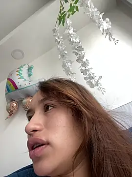 juliana-mancini online show from March 29, 1:32 pm