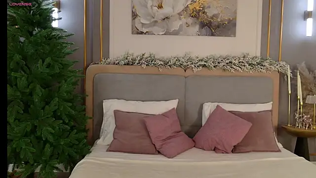 LanaElise online show from December 2, 5:20 am