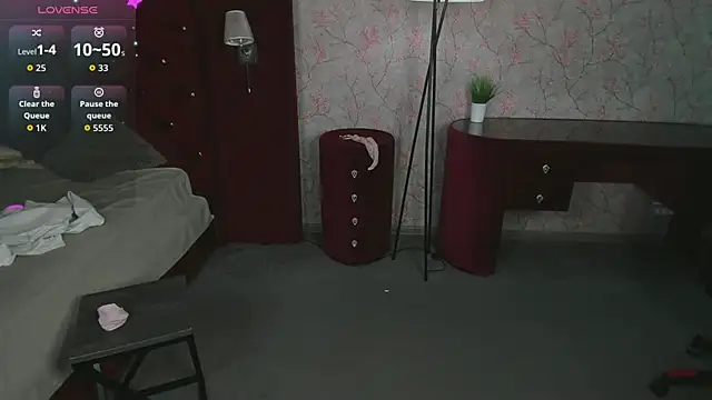 ellie coy  online show from April 19, 6:10 pm