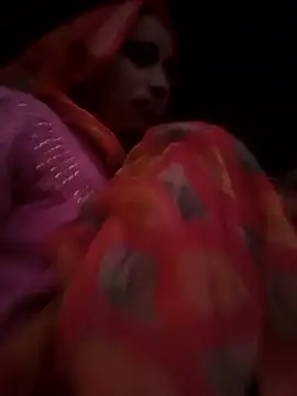 Hot raaani online show from January 9, 12:31 pm