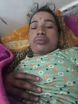 Hot raaani online show from February 10, 11:08 pm