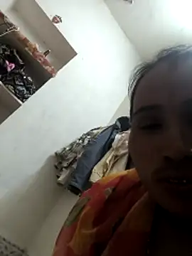 Hot raaani online show from December 20, 2:54 pm