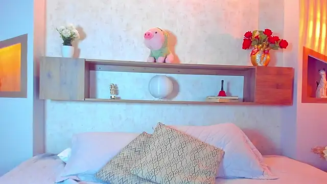 Emilly Beaumont online show from January 12, 1:05 pm