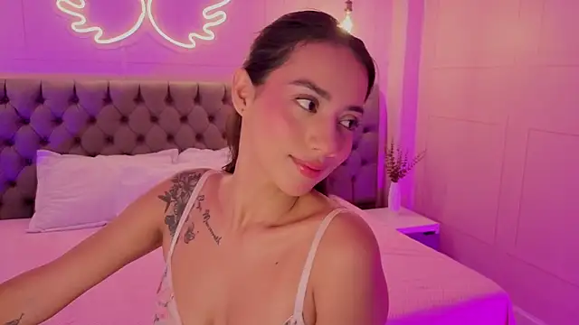 luna hot ass online show from May 7, 3:22 am