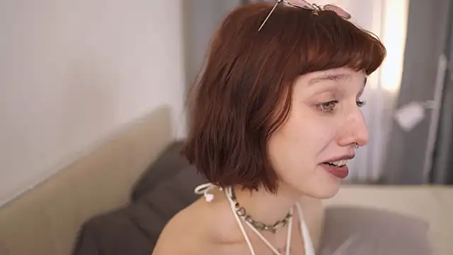 LeelooYolo online show from September 11, 9:04 pm