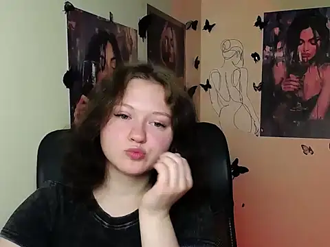 LadyAlice  online show from June 16, 6:25 am