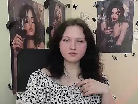 LadyAlice  online show from April 4, 6:23 am