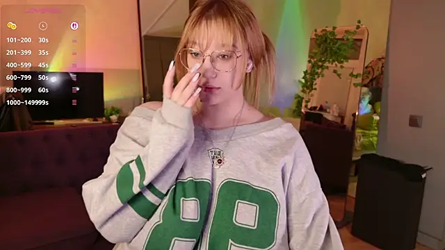 Morvelyn online show from April 12, 9:50 pm