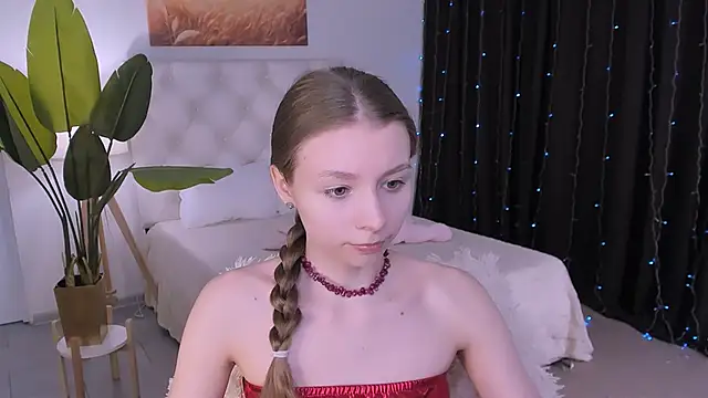 JulieDaniel online show from March 18, 8:19 am