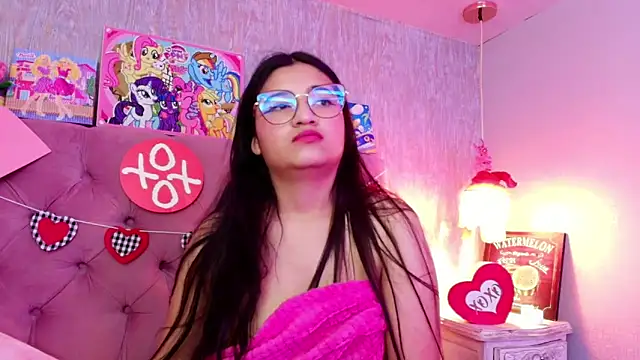 laurenelove online show from February 15, 7:33 am