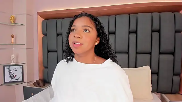 LisaMendez online show from October 2, 4:17 am