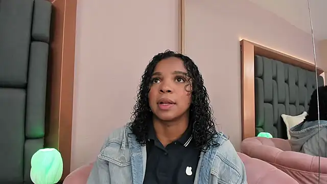 LisaMendez online show from October 14, 3:42 am