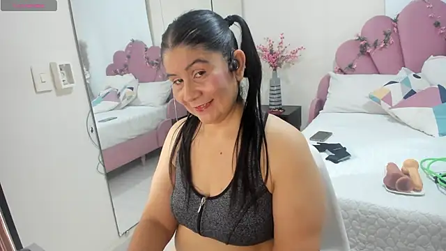 kiraGeiner online show from February 20, 7:58 pm