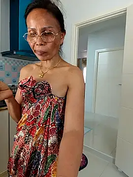 Mama Eva 1 online show from April 6, 4:46 am