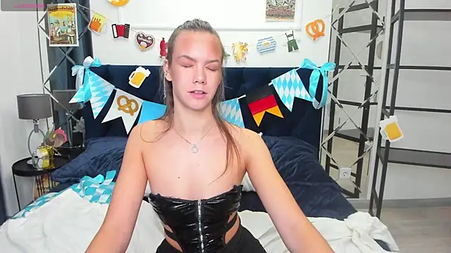 Vickie Smith online show from October 5, 2:27 am