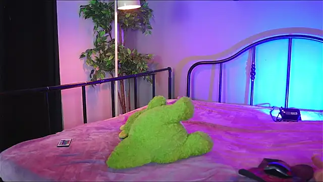 Emma and Issac online show from October 1, 8:30 am