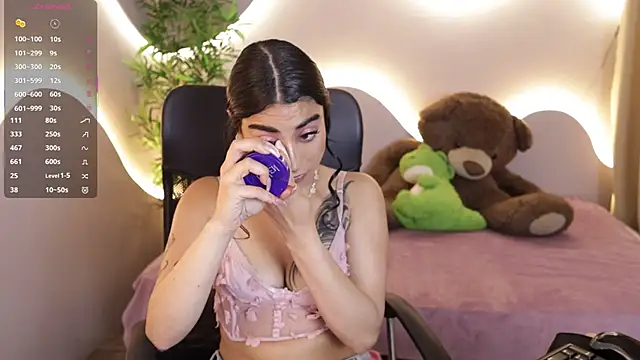 Emma and Issac online show from January 15, 5:02 am