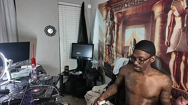 Triggerhappycj100 online show from March 29, 4:11 am