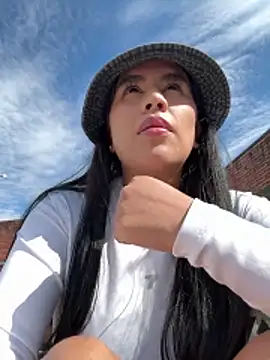 laure torres online show from February 21, 1:56 pm