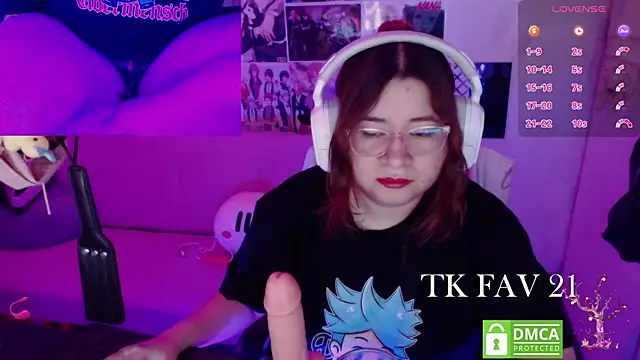 Pink girl0n online show from April 24, 2:25 am