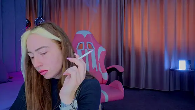 Reina Cummings online show from November 5, 6:51 am