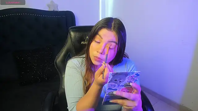 LucyPetit online show from December 2, 1:13 pm