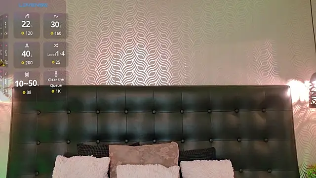 Sharonevanss  online show from October 7, 8:35 pm