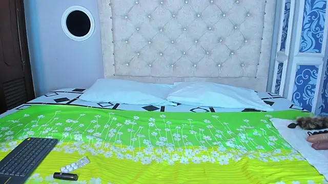 mishell lovely online show from October 17, 1:47 pm