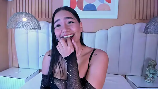 noa moon online show from December 4, 2:58 am