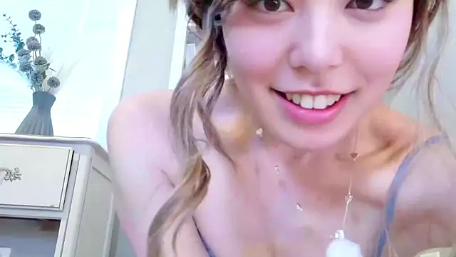 Nana with online show from April 5, 8:19 pm