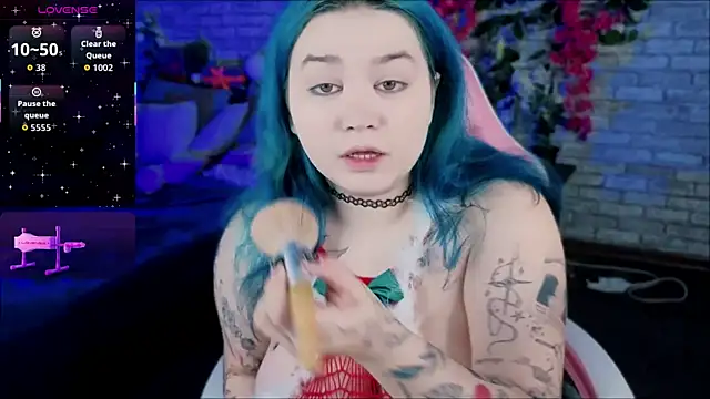 Mira Fyre online show from December 19, 8:45 pm