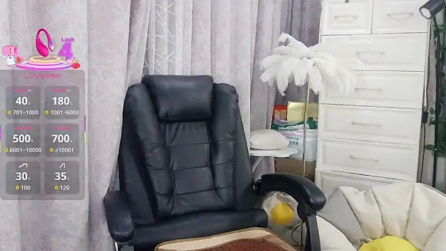 qinerOIO online show from September 13, 2:03 pm