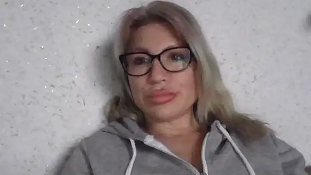 fox red lady7 online show from April 10, 12:00 pm