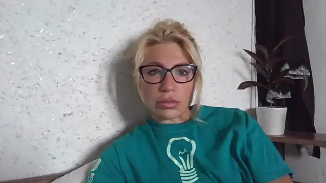 fox red lady7 online show from September 29, 8:30 am