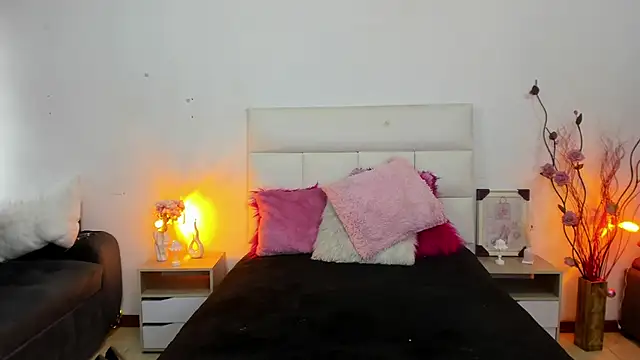 hannahdvil1 online show from September 12, 12:12 pm