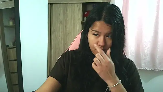 Oliviawatson1 online show from November 14, 2:06 pm