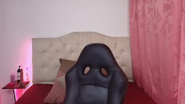 lailahdark online show from October 17, 4:59 am