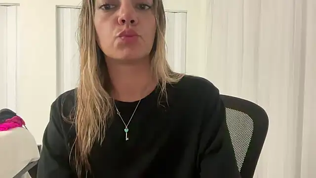 prettyykitty22 online show from May 4, 3:21 am