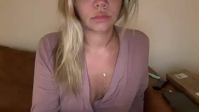 prettyykitty22 online show from September 21, 8:35 am