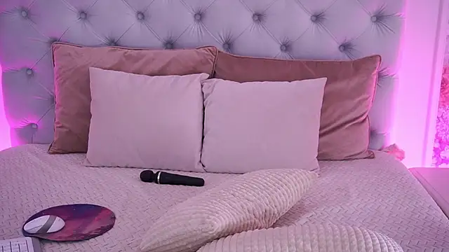 MysticGrace online show from April 4, 1:10 pm