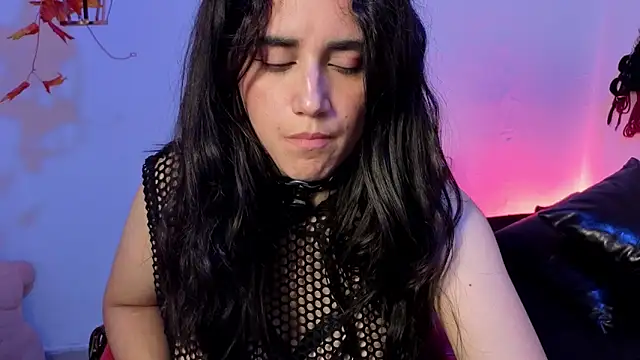 elowen halley1 online show from March 9, 3:53 am