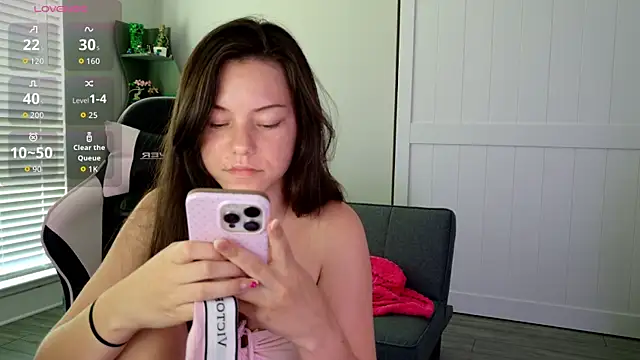 lilbbyily online show from May 19, 2:46 pm