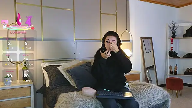 Lina Montclair online show from March 14, 1:23 pm