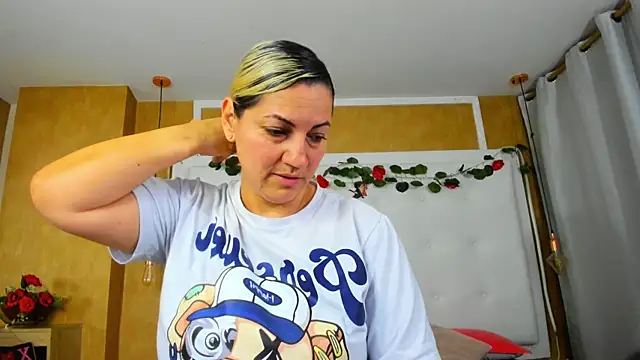 Heidy milf online show from April 29, 8:14 pm