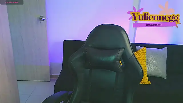 Yulienneg online show from February 3, 9:29 pm