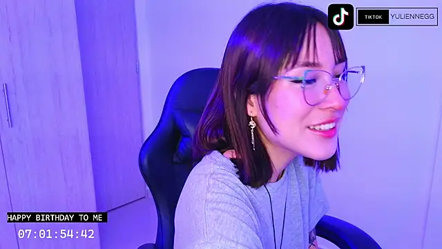 Yulienneg online show from September 17, 3:04 am