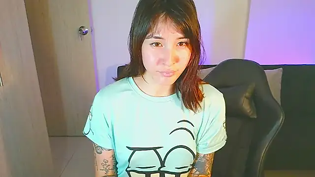 Yulienneg online show from February 13, 1:40 am