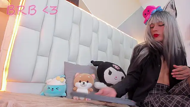 MilkWhore1 online show from September 17, 12:47 pm