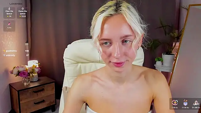 cute luucy online show from February 3, 6:40 am