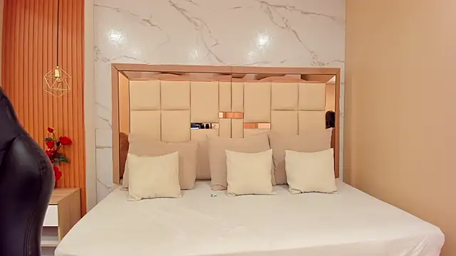 julieta rosee online show from October 8, 10:25 pm